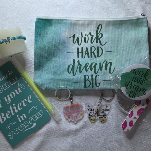 WORK HARD DREAM BIG" Motivational Canvas GIFT SET - Picture 1 of 5